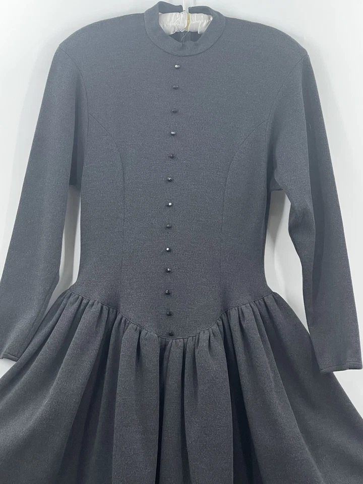 Vestido De Colección Geoffrey Beene Gallant Talla 4 XS Gris Acampanado Pequeña Casa En Pradera Encaje Foto 2 de 4