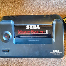 SEGA Master System II Power Base PAL-I Console 3006-05 w/ 2 Controllers