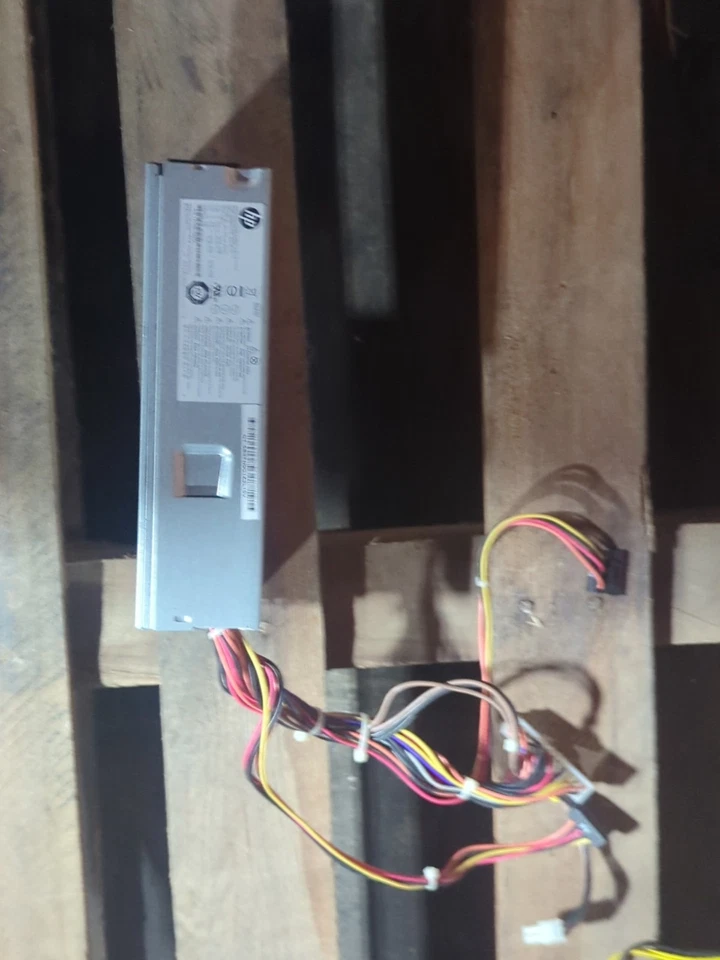 Fuente de alimentación de escritorio HP 633195-001 PS-6221-9 220W HP Slimline @HPP9 Foto 2 de 2