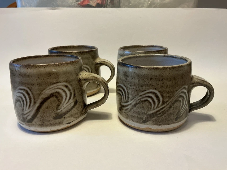 Set X4 MARIANNE DE TREY Studio Pottery Mugs Devon 1960s Decorated Stoneware, VGC - Image 2 of 4