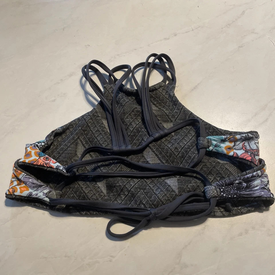 Traje de baño Maaji Top para mujer mediano reversible floral con tiras Foto 2 de 4