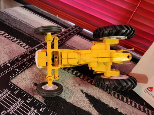 Minneapolis Moline G 350 1/16 Diecast Tractor Replica by Scale Models - Picture 12 of 12