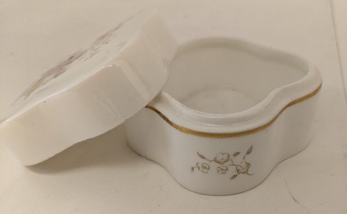 Royal Doulton English Fine Bone China Trinket Box 1985 Vintage floral jewellery - Picture 8 of 13
