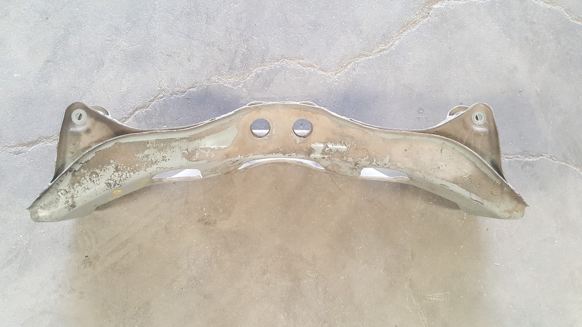 パーツ Subie Front Subframe Frame Crossmember For 2003-2008 Subaru