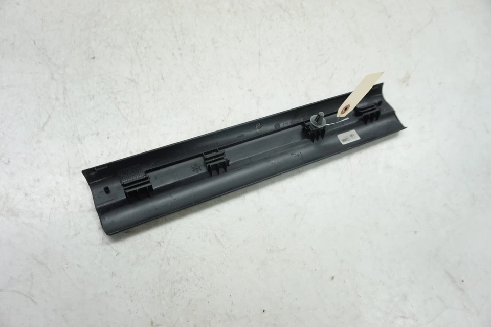 Оригинальная накладка на внутренний порог правой передней двери 2016-2021 BMW X1 F48 - Изображение 2 из 4