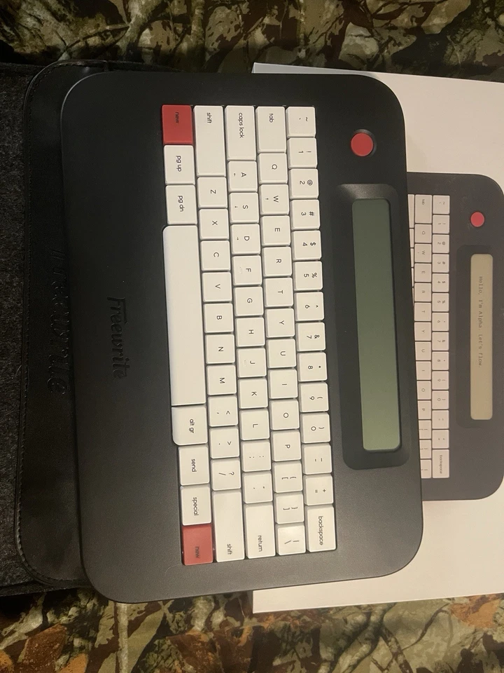 Freewrite Alpha ~ 无分心数字打字机/文字处理器 ~ 二手 — 第 2/4 张图片