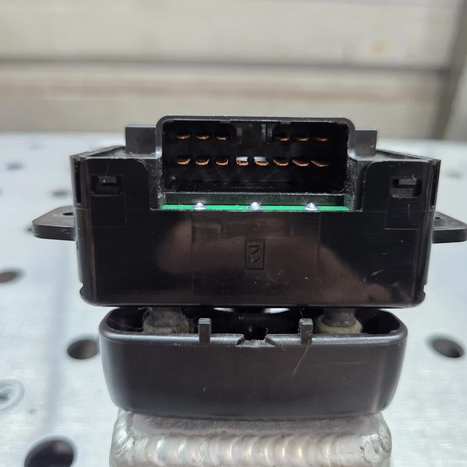 Interruptor de control del asiento eléctrico del lado del conductor negro OEM para Mazda CX-9 2007-2015 Foto 4 de 4