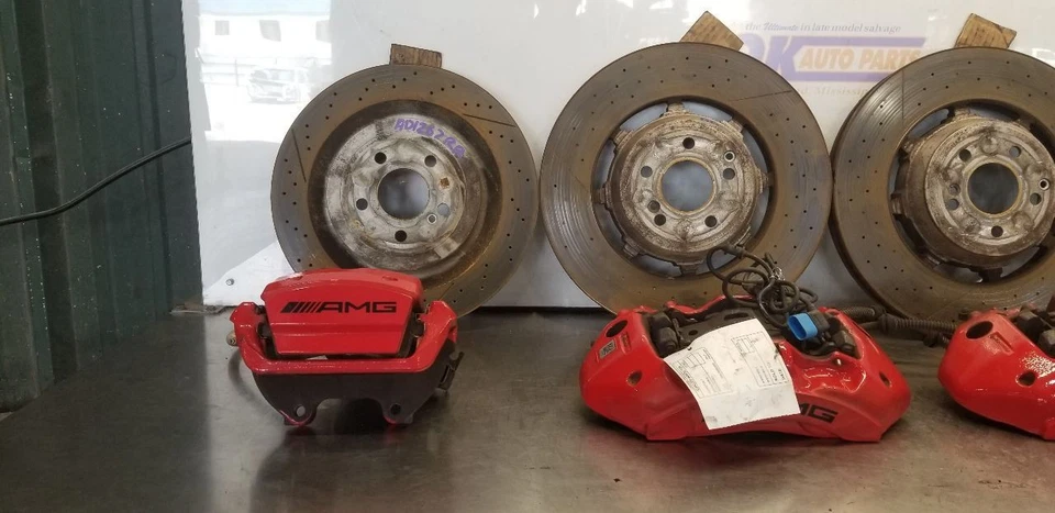 18 MERCEDES BENZ AMG C63S W205 BRAKE CALIPER SET WITH ROTORS FRONT AND REAR RED - Image 3 of 4
