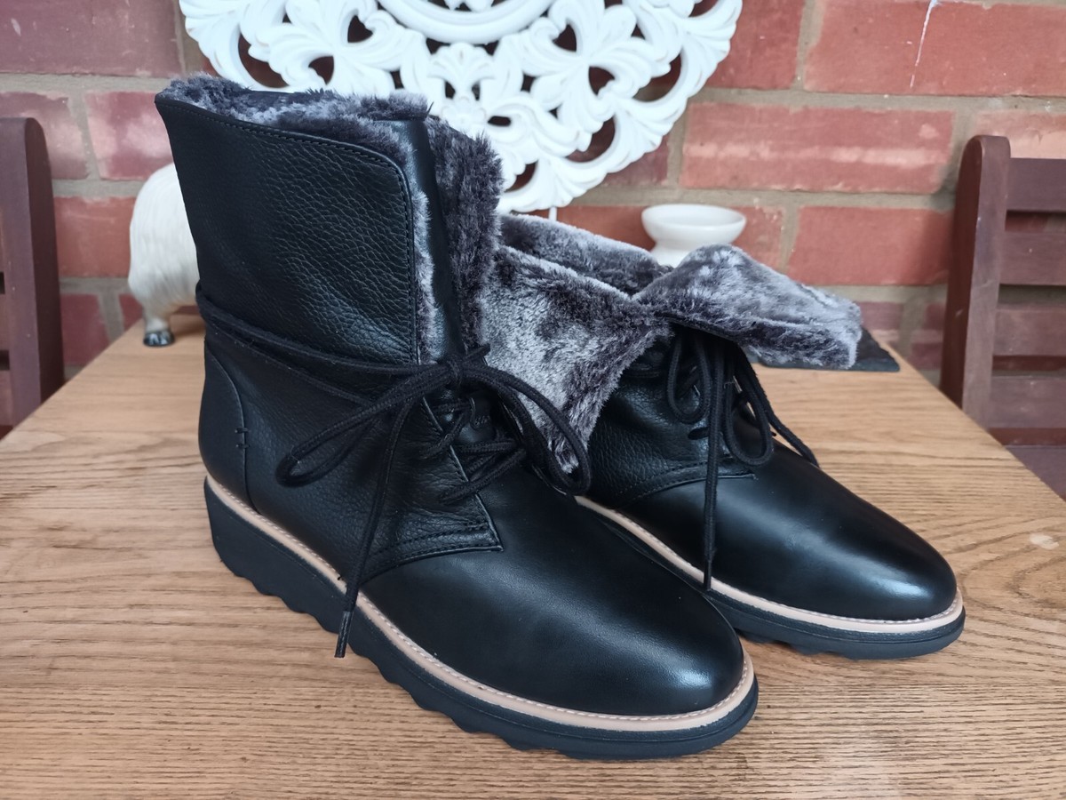 CLARKS COLLECTION CUSHION SOFT BLACK REAL LEATHER ANKLE BOOTS