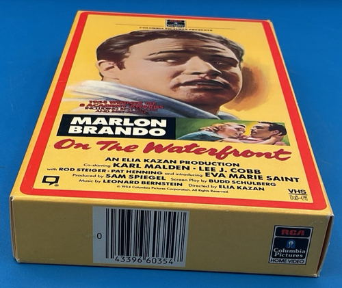 ON THE WATERFRONT Marlon Brando Lee J. Cobb VHS 1954 NICE Fast Free Shipping! - Picture 4 of 8