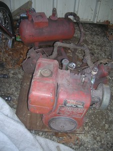 Vintage Lindsay Air Compressor Twin Cylinder / Wisconsin Gas Power