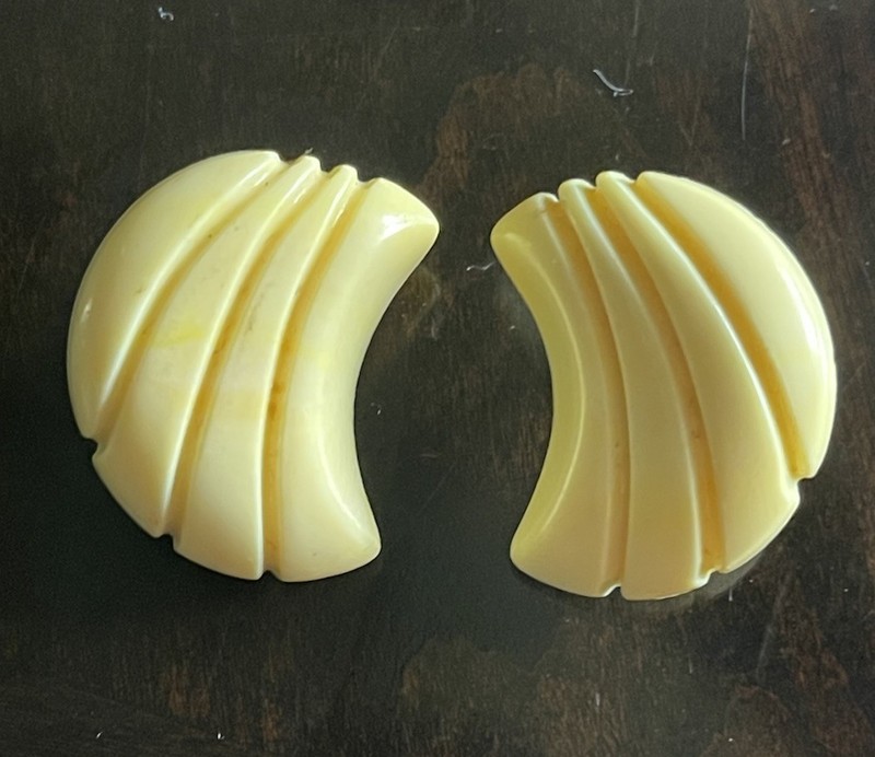 Earrings Shell Style Clip On