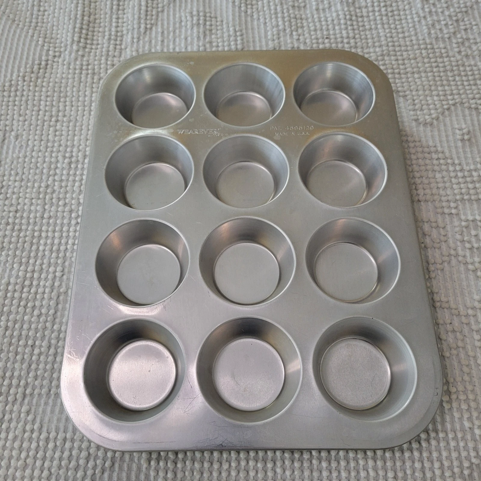 WearEver 12-Cup Aluminum Muffin Pan Silver Oven Safe Rectangle PAT 4595120
Opens in a new window or