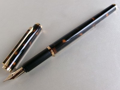Dunhill Fountain Pen Brown Marble 14K F Nib