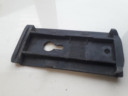 Front bumper mounting bracket