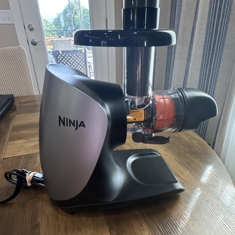 Ninja Cold Press Slow Juicer, Gray/Black, 16 oz, 120V, JC100