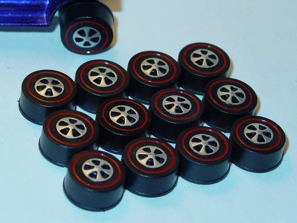 Hot Wheels Redline Red Line NEUMÁTICO RUEDA EE. UU. Lote de 12 GRANDES Estilo Rodamiento - ¡NUEVO!  Foto 2 de 3