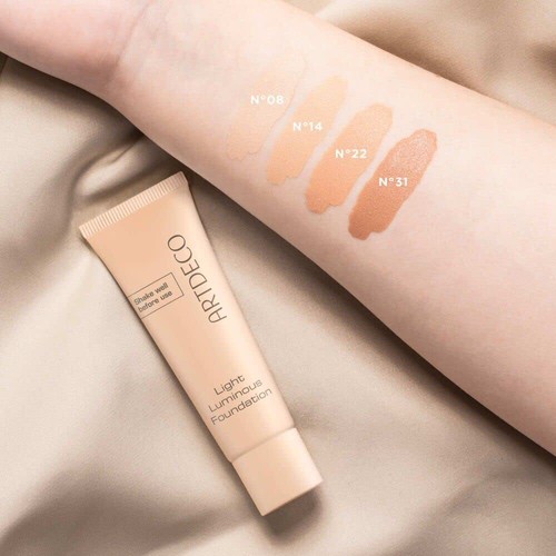 - Light Luminous Foundation 31 Golden Tan - Picture 4 of 9
