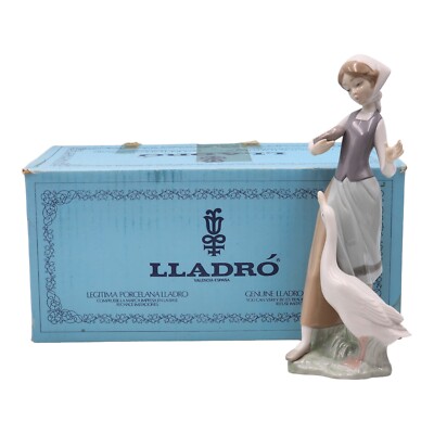 Lladro Figure Girl Feeding Goose Duck  # 1052 Retired with Box Valencia Spain