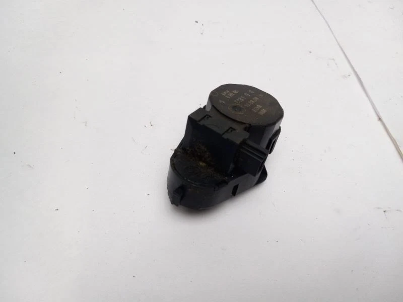 ПРИВОД ДВИГАТЕЛЯ ВЕНТИЛЯТОРА ДВЕРИ СМЕСИТЕЛЯ НАГРЕВАТЕЛЯ подходит для BMW 535 XI 2006 - 2010 OEM 6942991 - Изображение 2 из 4