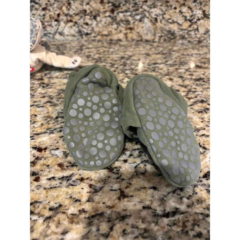 Botines de bebé Zutano con agarre de algodón orgánico 24 meses verde y tostado Foto 3 de 4