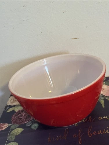 PYREX  1 1/2 QT. Red Mixing Bowl #402 Made in USA