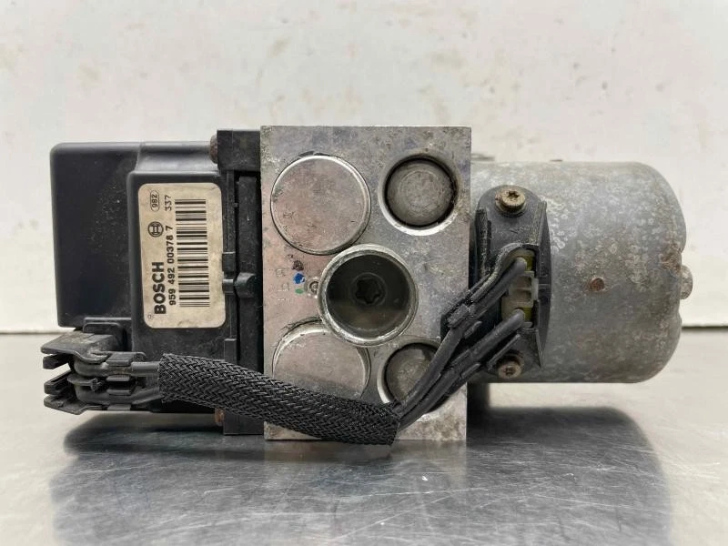 2005 Ford Crown Victoria conjunto de freio antibloqueio sem garantia de controle de tração - Imagem 2 de 4