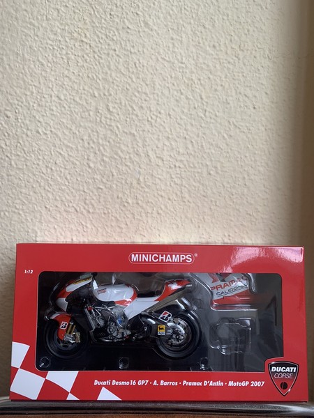 Minichamps  1:12 Ducati Desmo 16 GP7 Álex Barros Moto GP2007-122070004