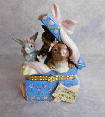 CWC Porcelain Box Easter Bunnies & Eggs Hinged Keepsake Hand Painted Home Decor