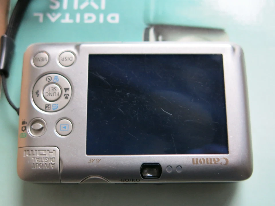 Digitalkamera CANON Digital IXUS 100 IS Kompaktkamera silber Displayfehler - Bild 4 von 4