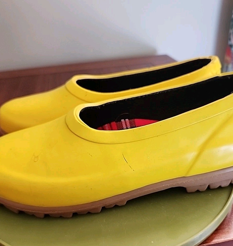 Garden Shoes Yellow Womens NWT Mid west loafers 6 shoes rain & garden 
