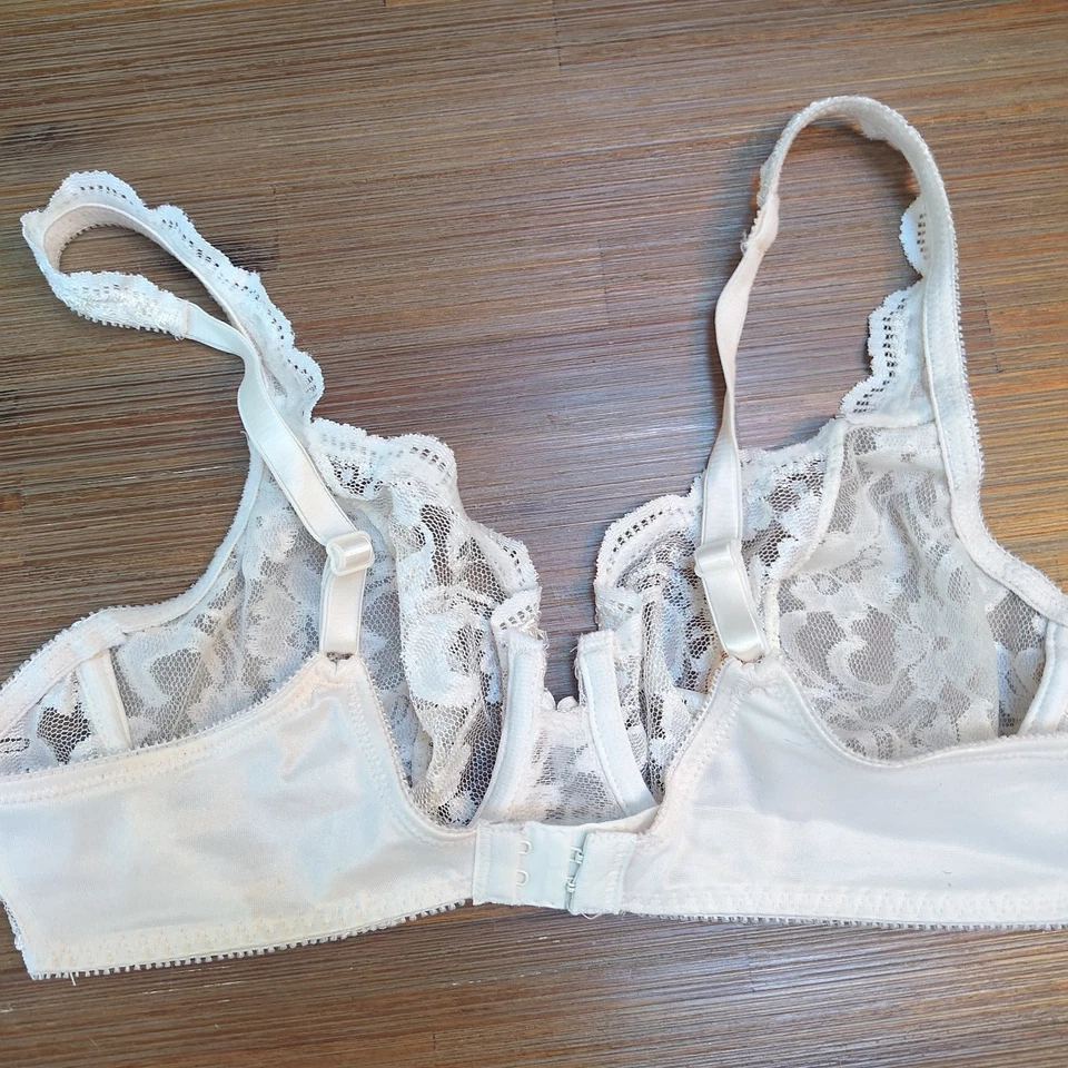 CABERNET vintage ladies ivory underwired unpadded unlined lacy bra size 36C - Image 4 of 4
