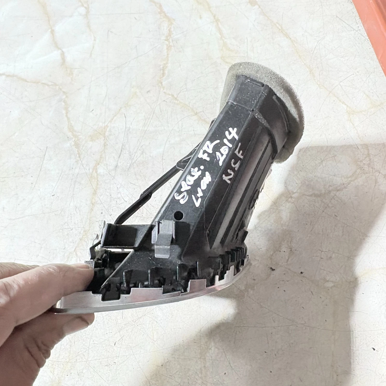 SEAT Leon FR 5F dashboard vent rear housing mounting clips and duct