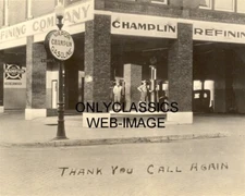 1920 CHAMPLIN REFINING GAS & OIL STATION 8x10 PHOTO GLOBE PUMP ATTENDANTS MEN