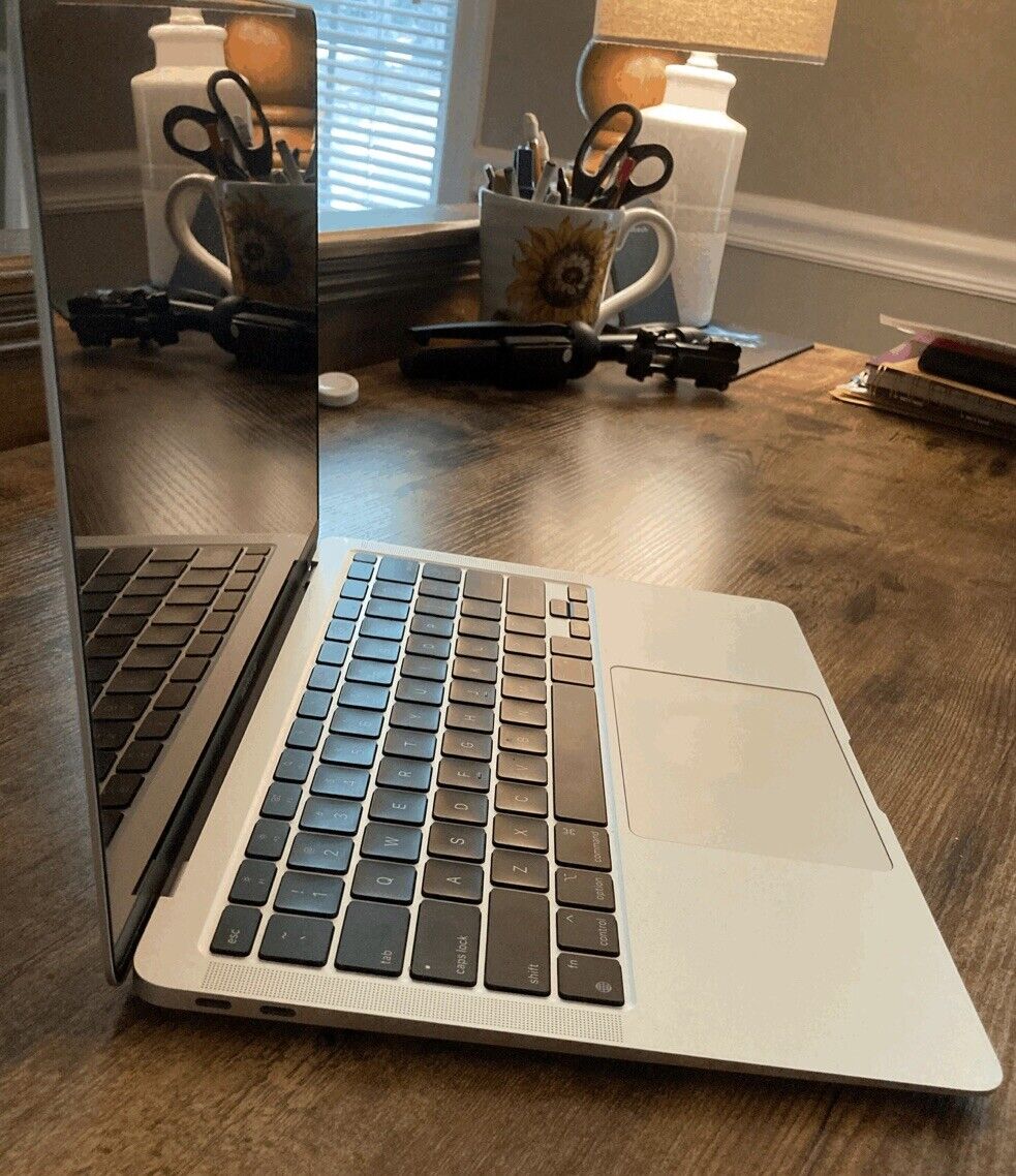 Apple MacBook Air 13in (256GB SSD, M1, 8GB) Laptop - Silver Apple MacBook Air 13in (256GB SSD, M1, 8GB) Laptop - Silver