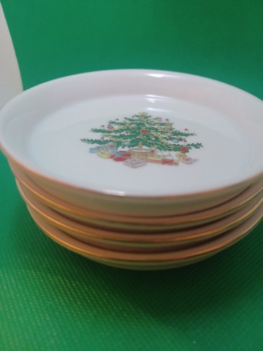 Small Christmas Plates Made In Japan - Picture 4 of 12