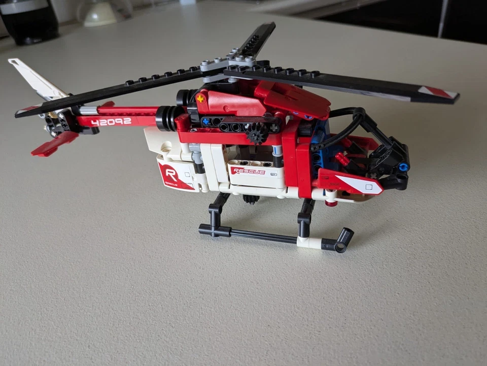 LEGO Technic 42092 Rescue Helicopter, foto 2 di 4