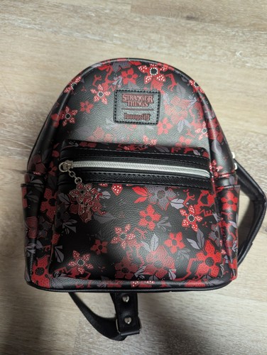 Mini mochila Loungefly Stranger Things Demogorgon exclusiva para ojos