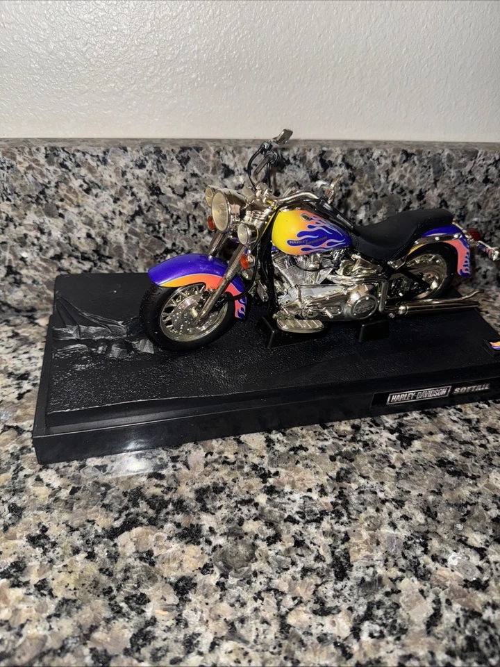 Hot Wheels 1999 Harley Davidson Softail, Purple w/Flames 1:10 Diecast scale - Image 3 of 4