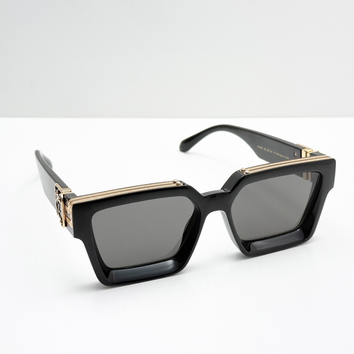 Louis Vuitton Black Frame Sunglasses with Brown Lenses and Gold Accents Louis Vuitton Evidence Noir W Sunglasses – EXCHANGE STORE main image 2