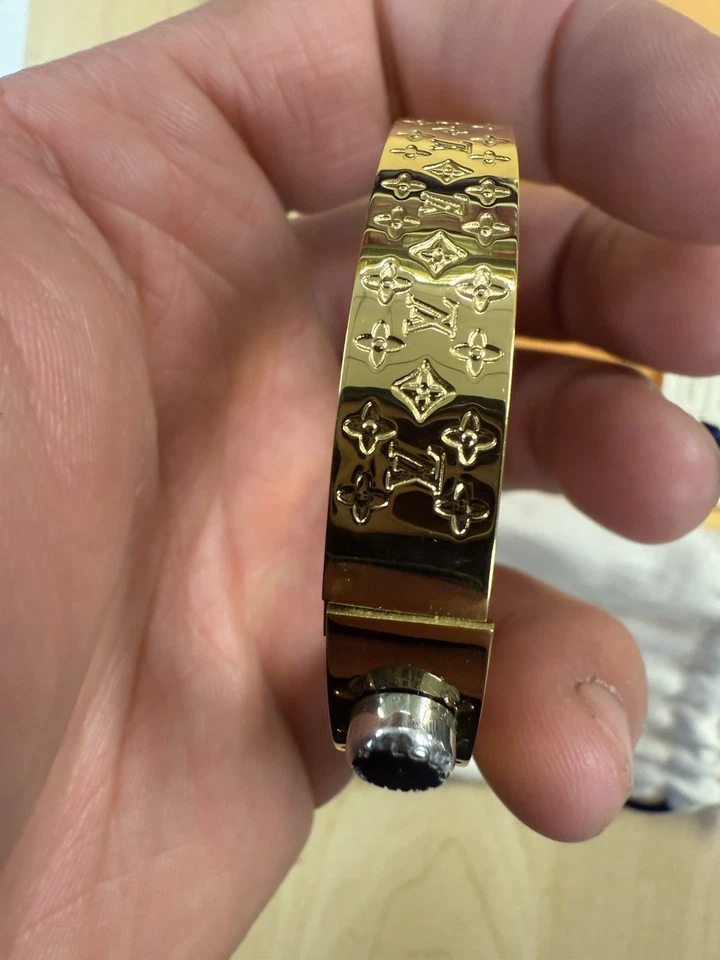 Brazalete Louis Vuitton Oro Nanograma Brazalete Talla M LV M00252 Foto 3 de 4