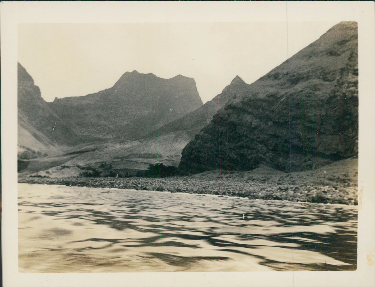 Chile, Islas Juan Fernández, Vista tomada desde el transatlántico RMS Orduna Plata vintage - Imagen 1 de 1