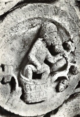 Cathedral of AUTUN - The winemaker in his tank - eardrum 