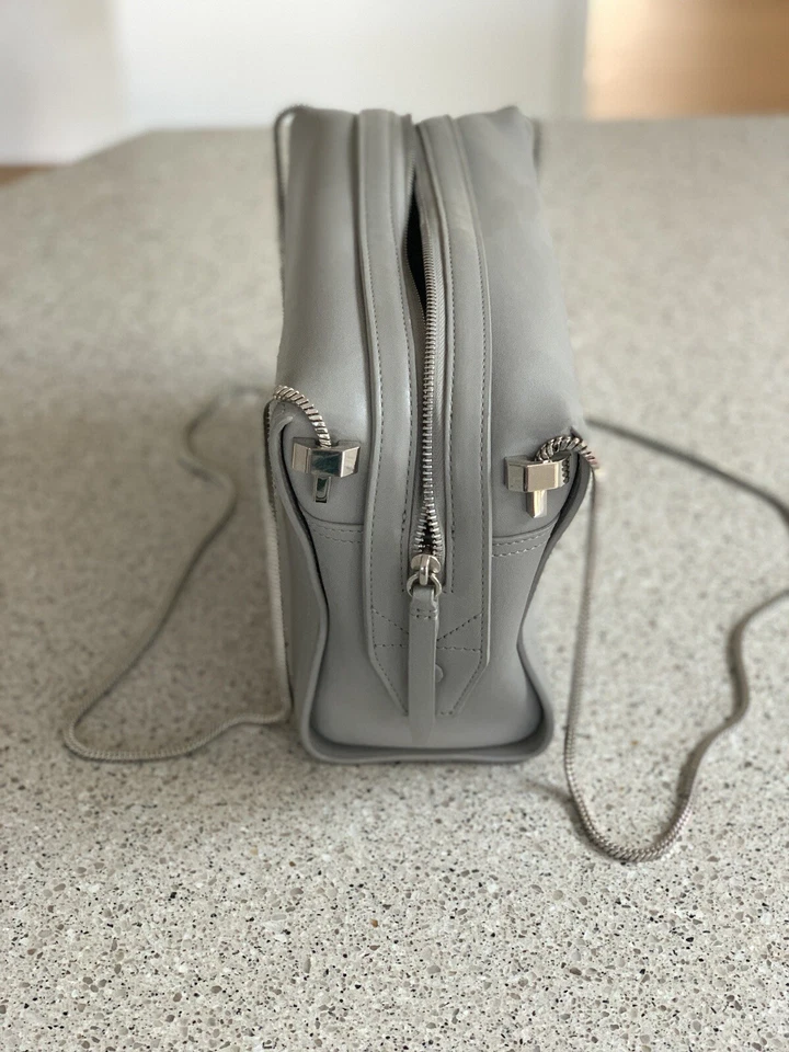 Diseñador PHILLIP LIM $650 Bolso de hombro de cuero gris correa de cadena plateada Foto 3 de 4