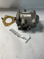 BENDIX ­-­ 101818 ­-­ E-7 DUAL BRAKE VALVE