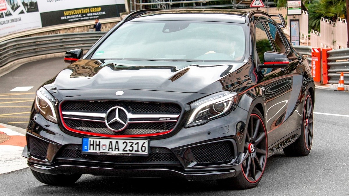 Mercedes GLA45 AMG 20