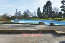 PHOTO  ALDERSHOT LIDO THE LIDO DRAINED AND CLOSED FOR WINTER IN ALDRSHOT PARK. T