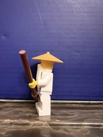 LEGO  Ninjago Master Wu White Minifigure Staff Gold Hat w Staff