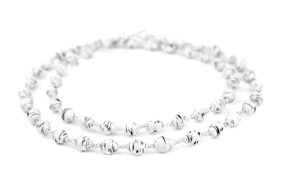 Cuentas de papel reciclado blanco y negro de Uganda 11 mm africano blanco y negro Foto 3 de 3