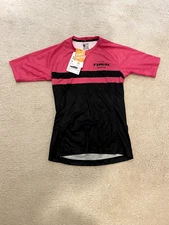 TREK BONTRAGER RHYTHM TECH WOMENS SPORTS SHIRT SIZE XS, NEW WITH TAGS